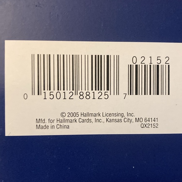 Hallmark Keepsake Hockey Thrills ornament - Picture 7 of 7